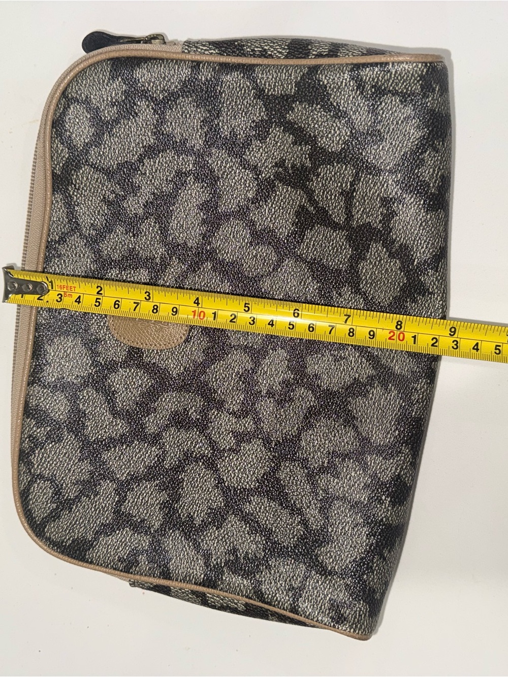 YSL Giraffe Cosmetic Pouch - Picture 9 of 10